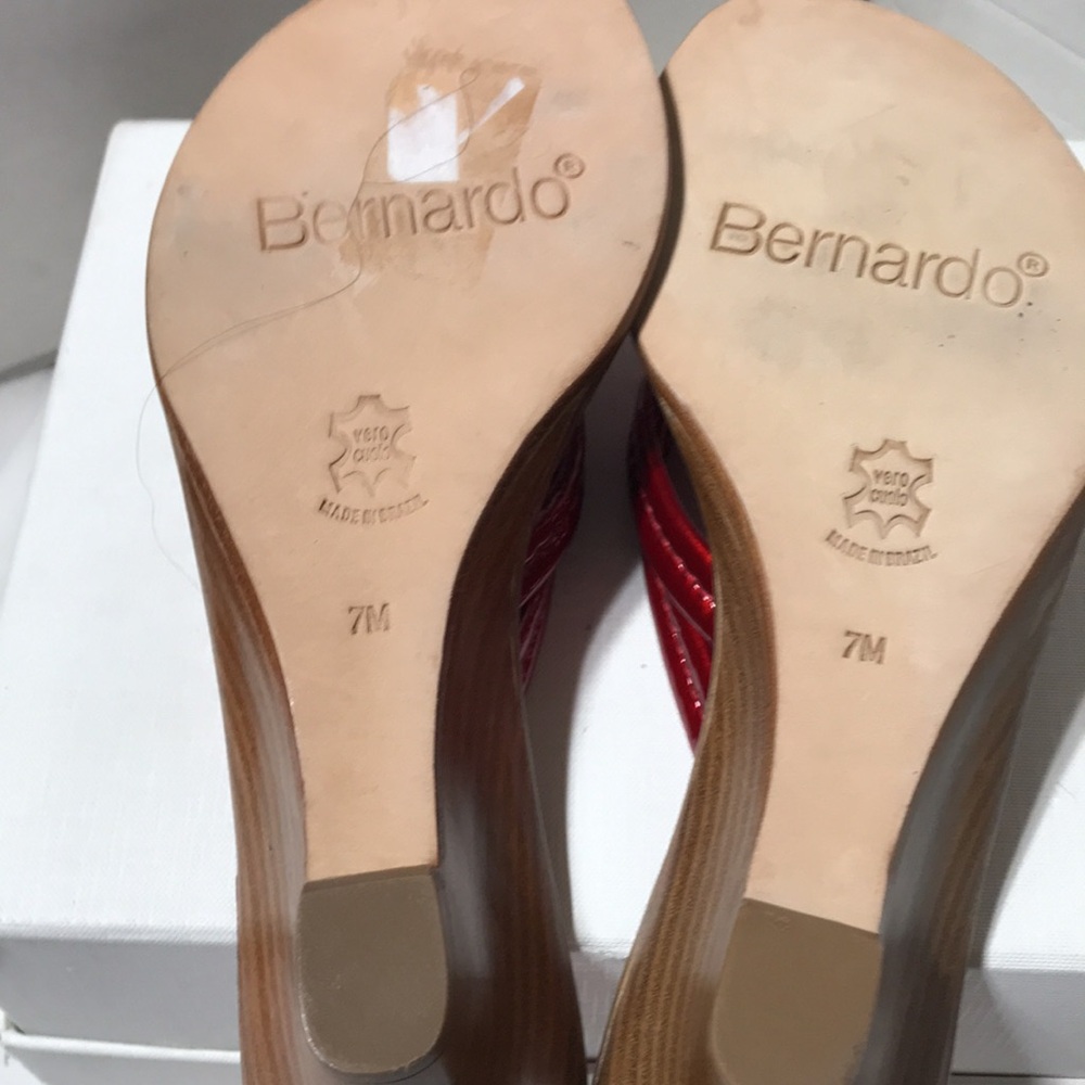 Bernardo Miami patent leather wedge sandals. Nwot - Picture 6 of 7